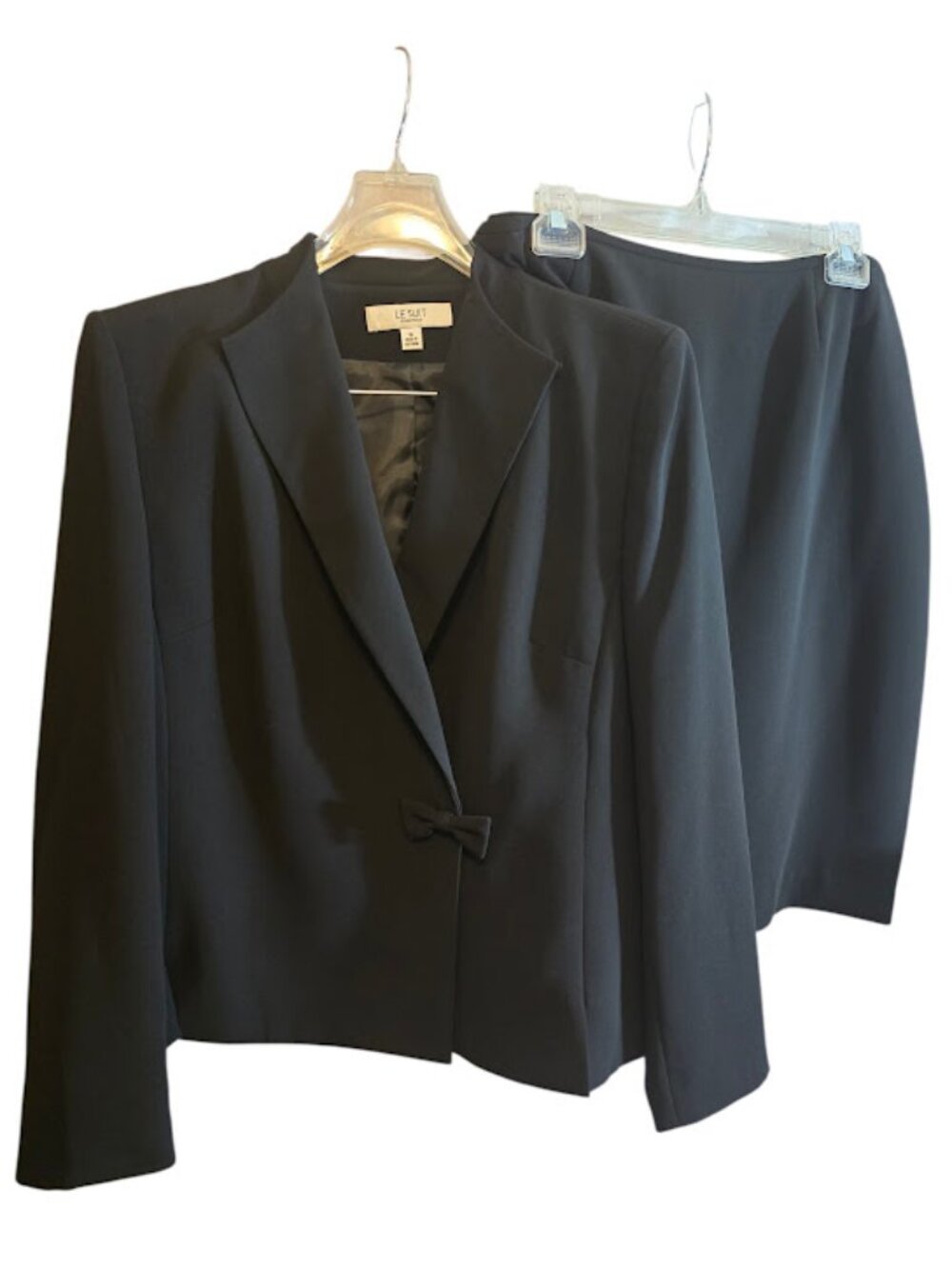 Black 2-piece Le Suit Essentials size 16 single button bow closure evening
